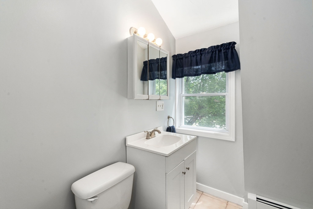 Abington, Massachusetts, 02351, United States, 3 Bedrooms Bedrooms, ,2 BathroomsBathrooms,Residential,For Sale,1907735