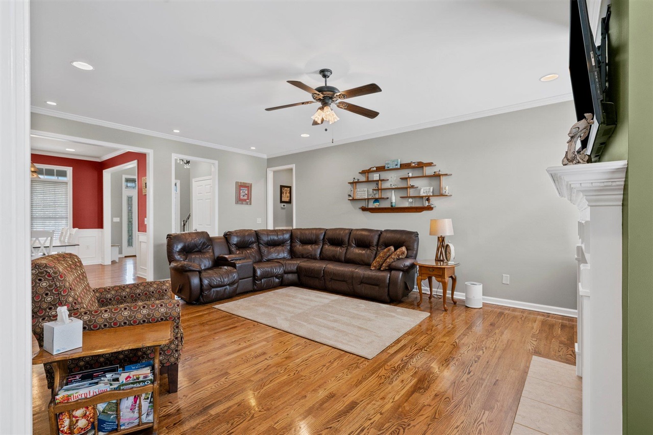 Bowling Green, Kentucky, 42104, United States, 6 Bedrooms Bedrooms, ,4 BathroomsBathrooms,Residential,For Sale,1882789