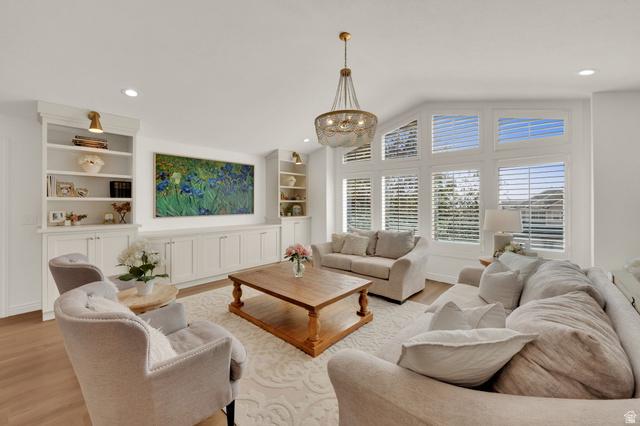 Bountiful, Utah, 84010, United States, 5 Bedrooms Bedrooms, ,4 BathroomsBathrooms,Residential,For Sale,2048629