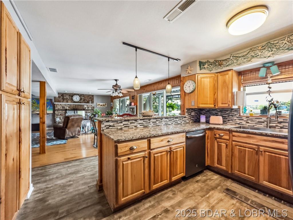 Camdenton, Missouri, 65020, United States, 3 Bedrooms Bedrooms, ,3 BathroomsBathrooms,Residential,For Sale,1849763