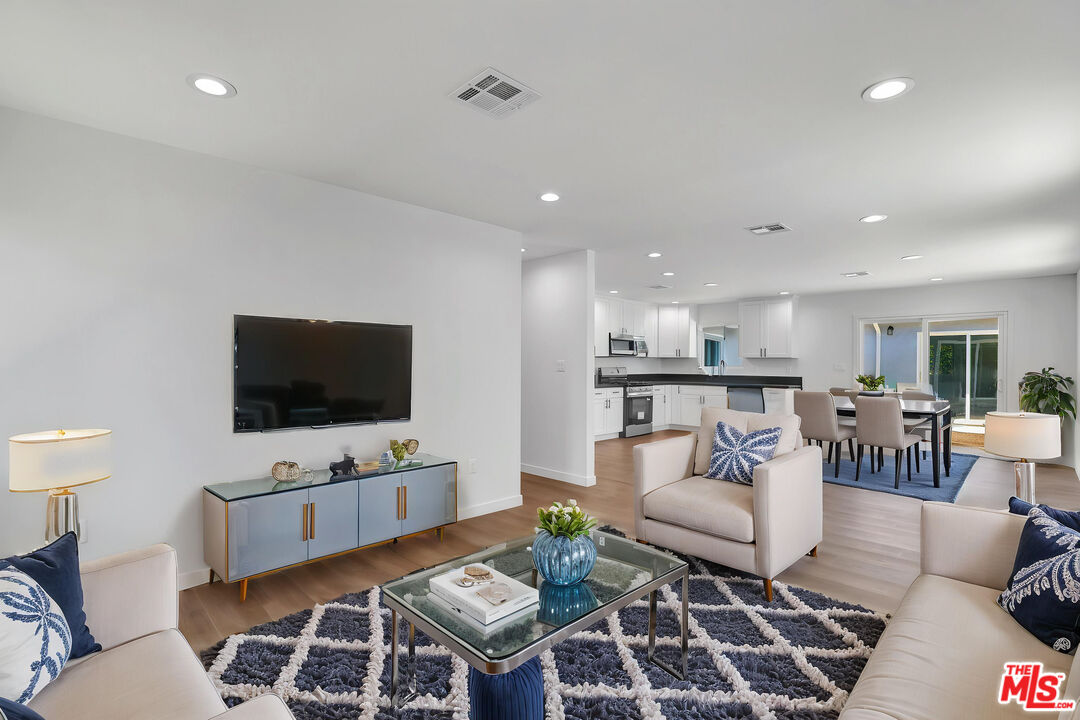 Reseda, California, 91335, United States, 10 Bedrooms Bedrooms, ,Residential,For Sale,1906500