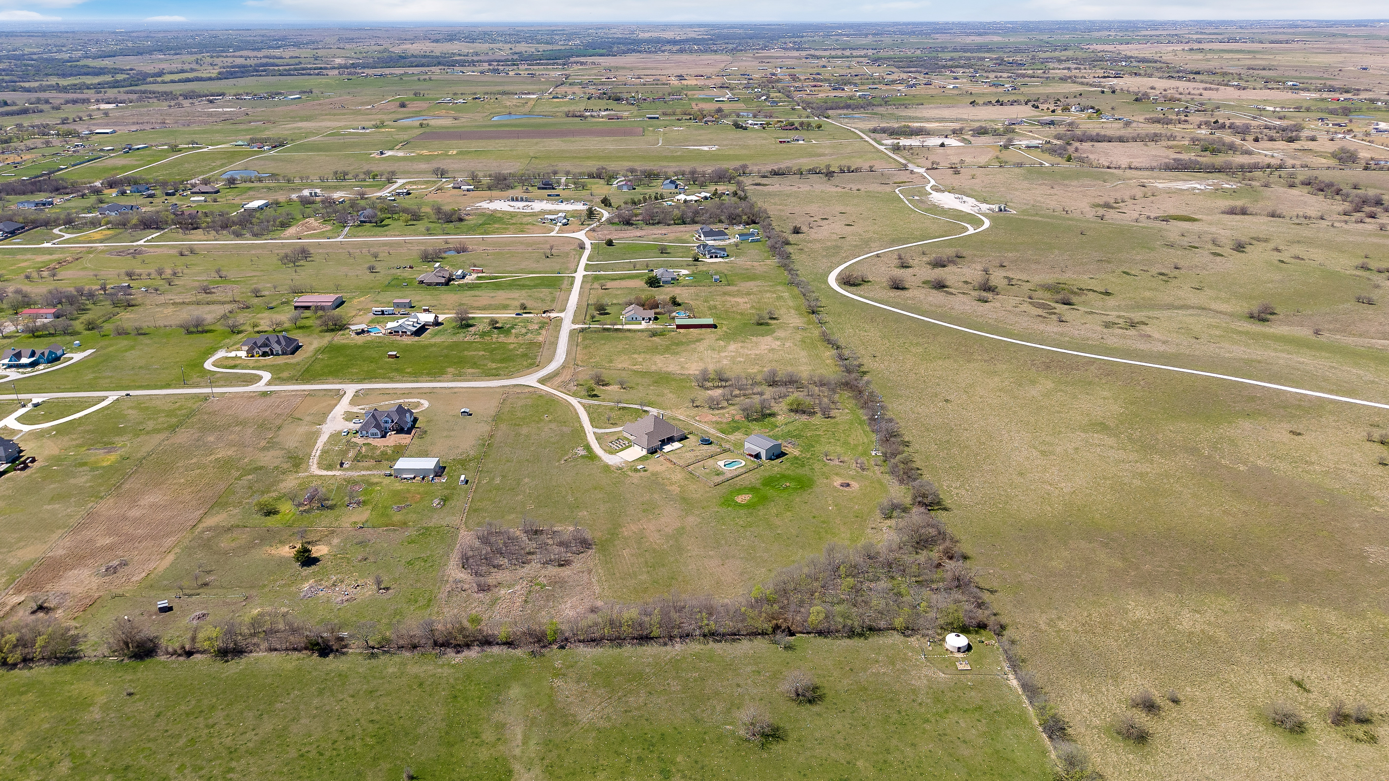  8.53-Acre Homestead With No HOA in Justin, Texas - 物件實景