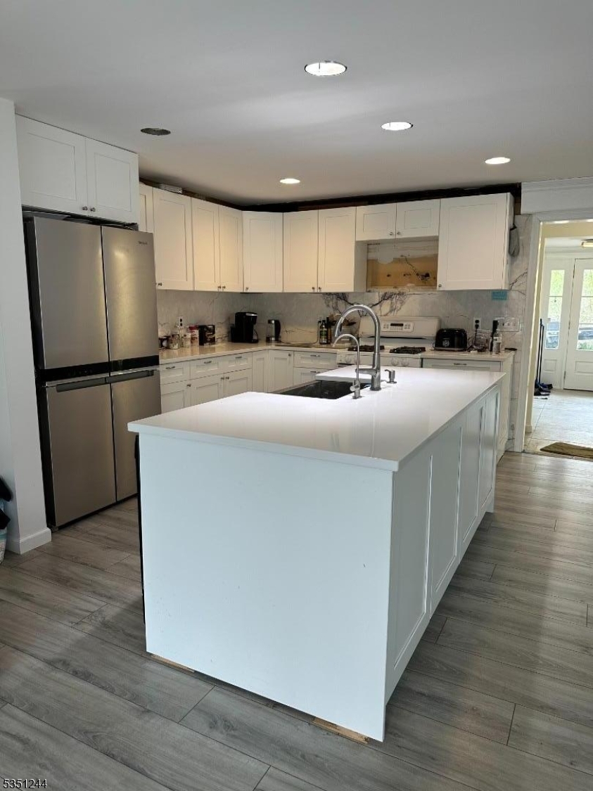 Bernards Twp., New Jersey, 07931, United States, 3 Bedrooms Bedrooms, ,2 BathroomsBathrooms,Residential,For Sale,1779682
