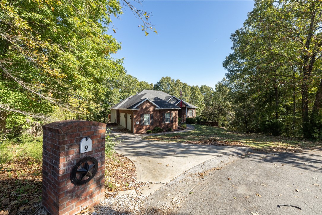 Bella Vista, Arkansas, 72715, United States, 3 Bedrooms Bedrooms, ,4 BathroomsBathrooms,Residential,For Sale,1971297