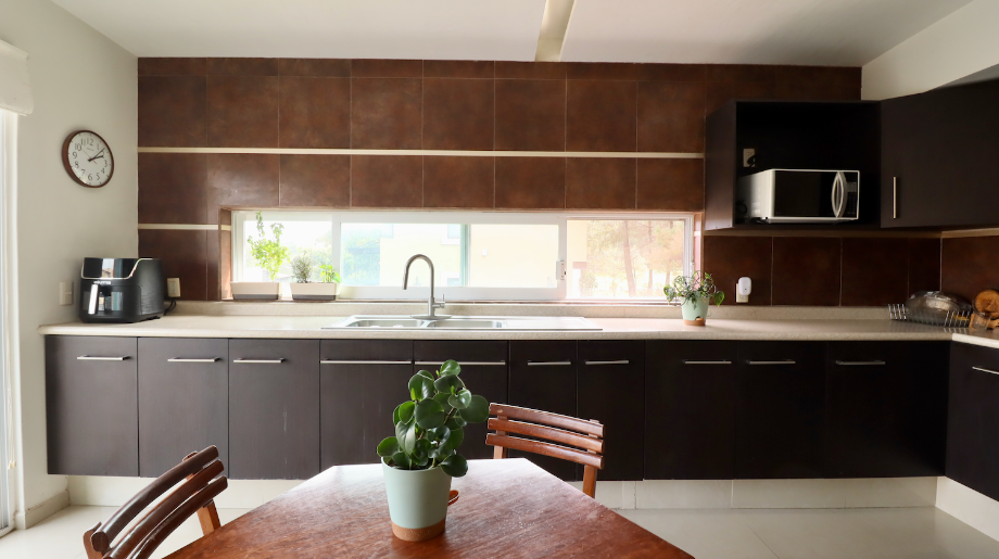 Morelia, Michoacán de Ocampo, 58350, Mexico, 4 Bedrooms Bedrooms, ,4 BathroomsBathrooms,Residential,For Sale,1998426