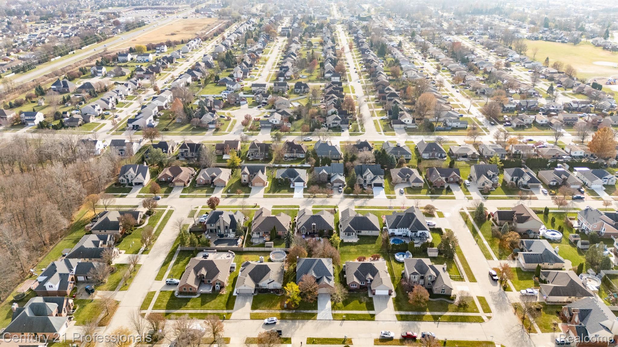 Macomb, Michigan, 48044, United States, 4 Bedrooms Bedrooms, ,3 BathroomsBathrooms,Residential,For Sale,1997727