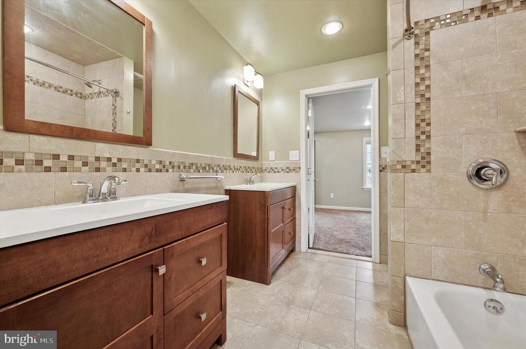 Philadelphia, Pennsylvania, 19125, United States, 4 Bedrooms Bedrooms, ,3 BathroomsBathrooms,Residential,For Sale,1836902