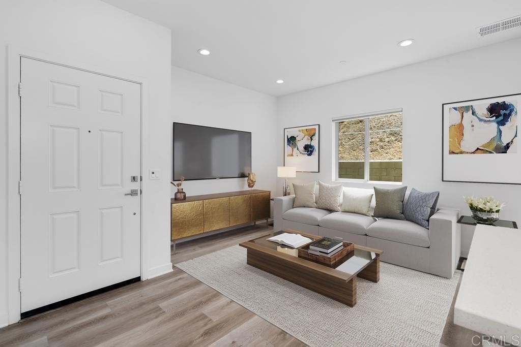 El Cajon, California, 92020, United States, 3 Bedrooms Bedrooms, ,3 BathroomsBathrooms,Residential,For Sale,1932515