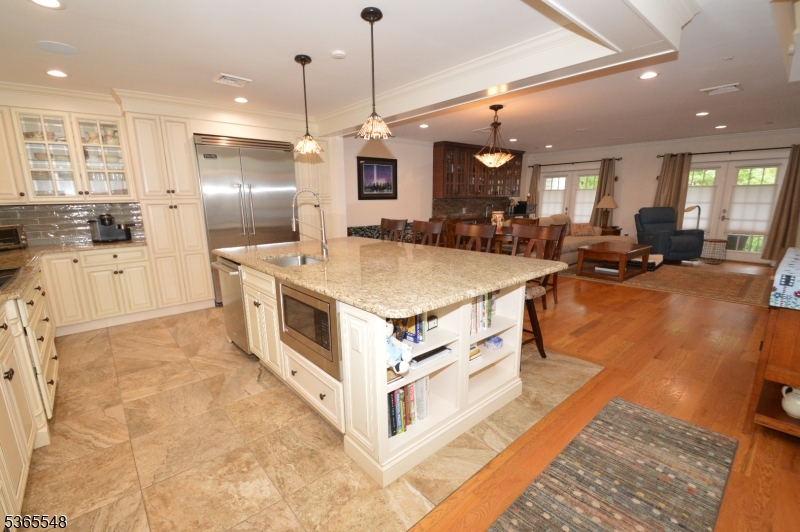 Teaneck, New Jersey, 07666, United States, 2 Bedrooms Bedrooms, ,3 BathroomsBathrooms,Residential,For Sale,1870844