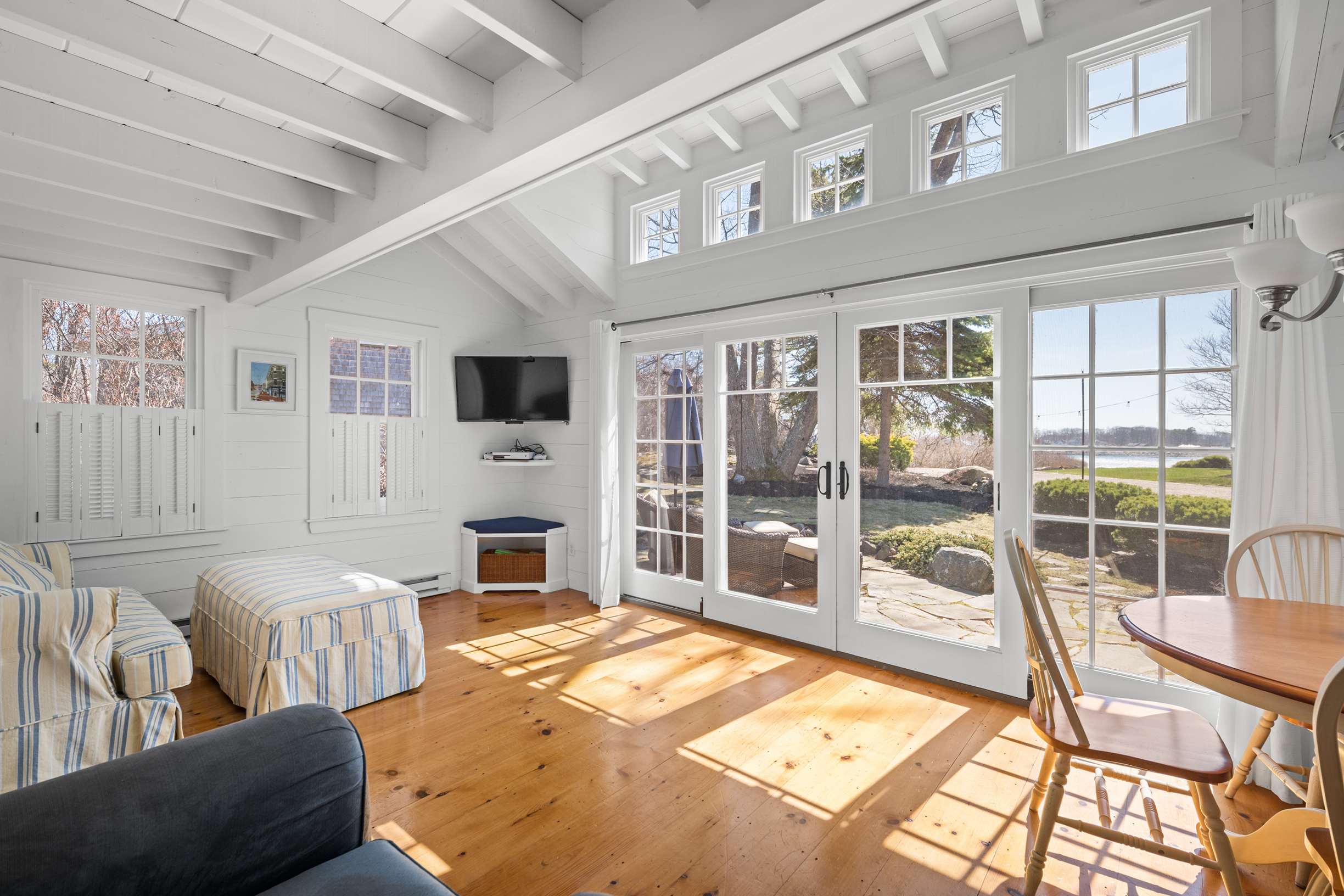  Oceanfront Compound - Main House + Two, 1 Bedroom Cottages in Cape Neddick - 物件實景