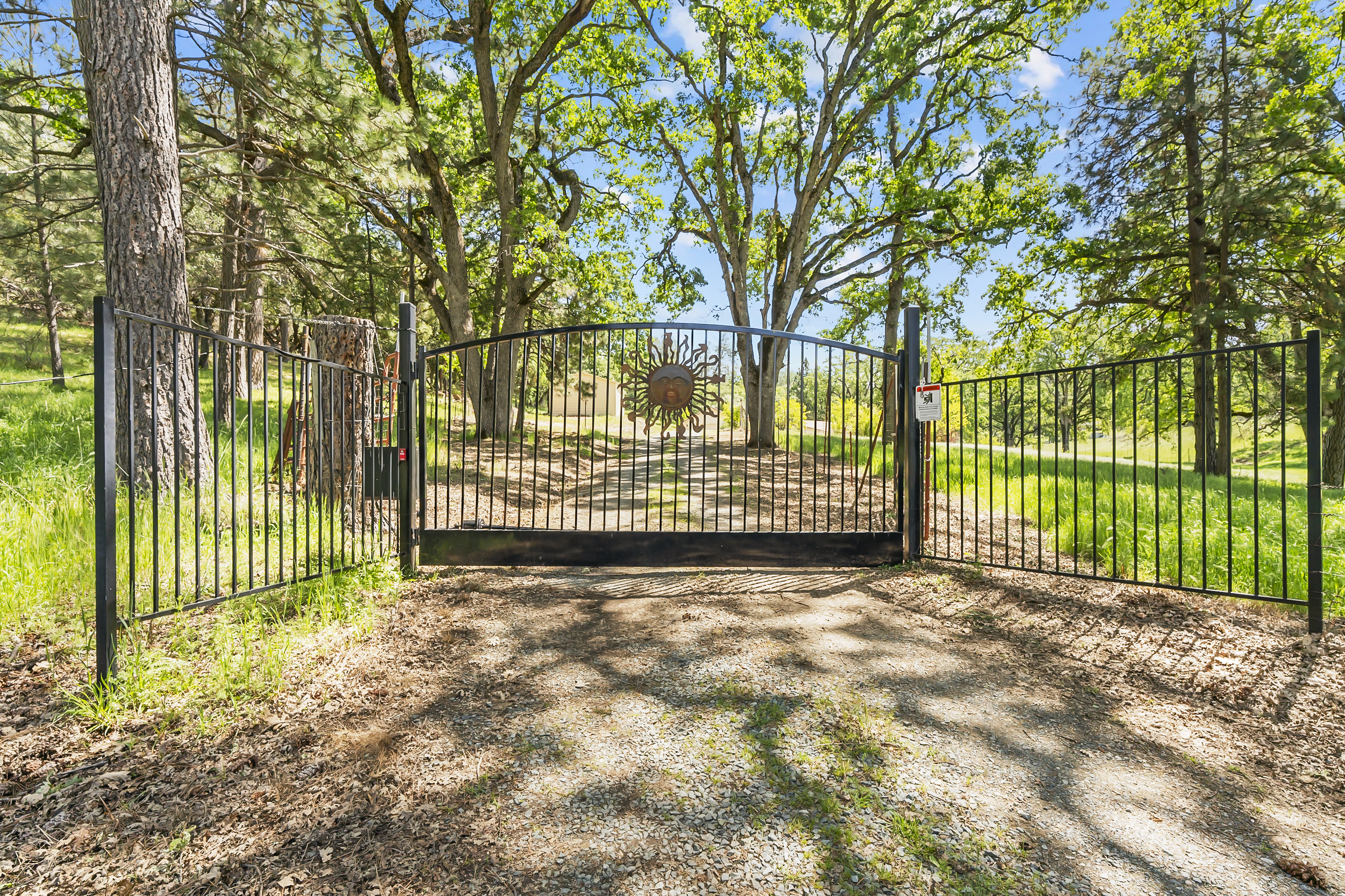  21 Acres - Gated - Renovated - 物件實景