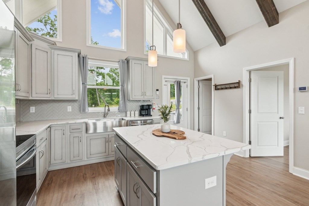 Ellijay, Georgia, 30540, United States, 3 Bedrooms Bedrooms, ,3 BathroomsBathrooms,Residential,For Sale,1859114