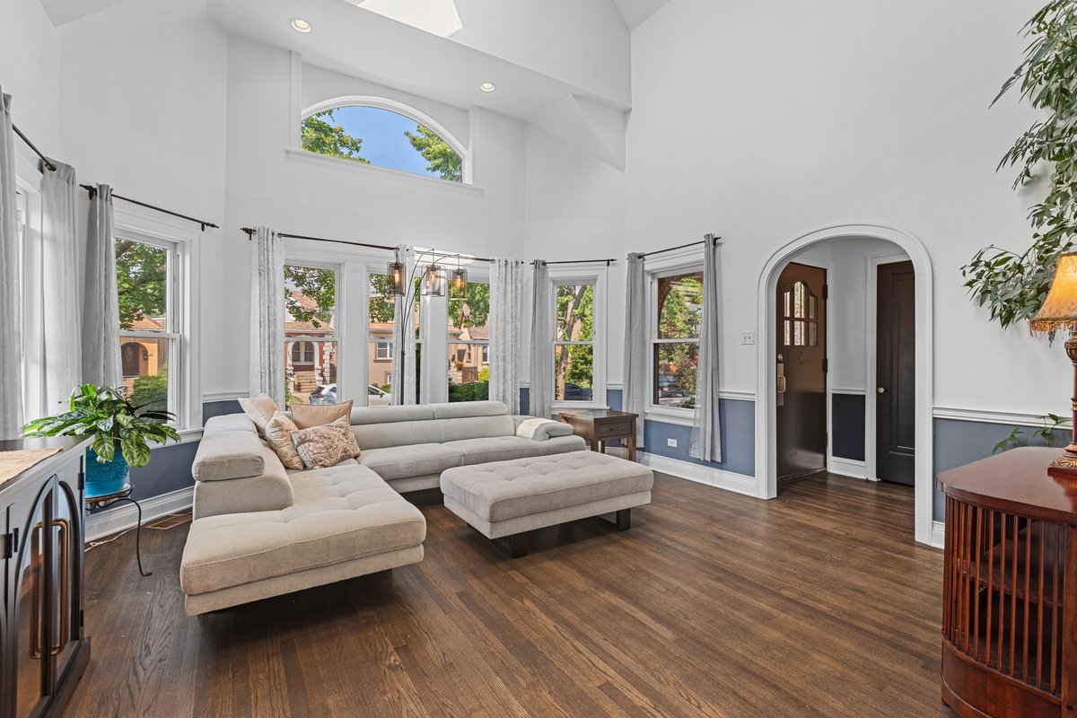 Elmwood Park, Illinois, 60707, United States, 5 Bedrooms Bedrooms, ,3 BathroomsBathrooms,Residential,For Sale,1916945