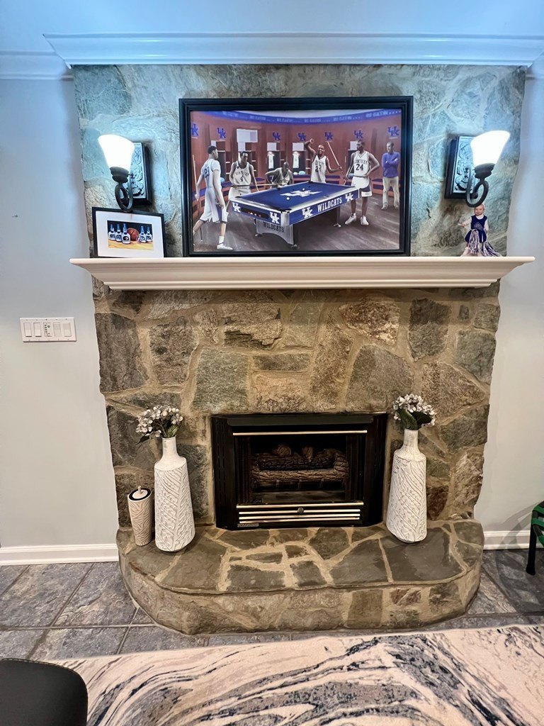 Prestonsburg, Kentucky, 41653, United States, 4 Bedrooms Bedrooms, ,4 BathroomsBathrooms,Residential,For Sale,1978376