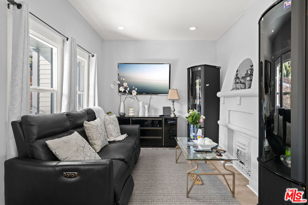 Los Angeles, California, 90042, United States, 3 Bedrooms Bedrooms, ,Residential,For Sale,2001820