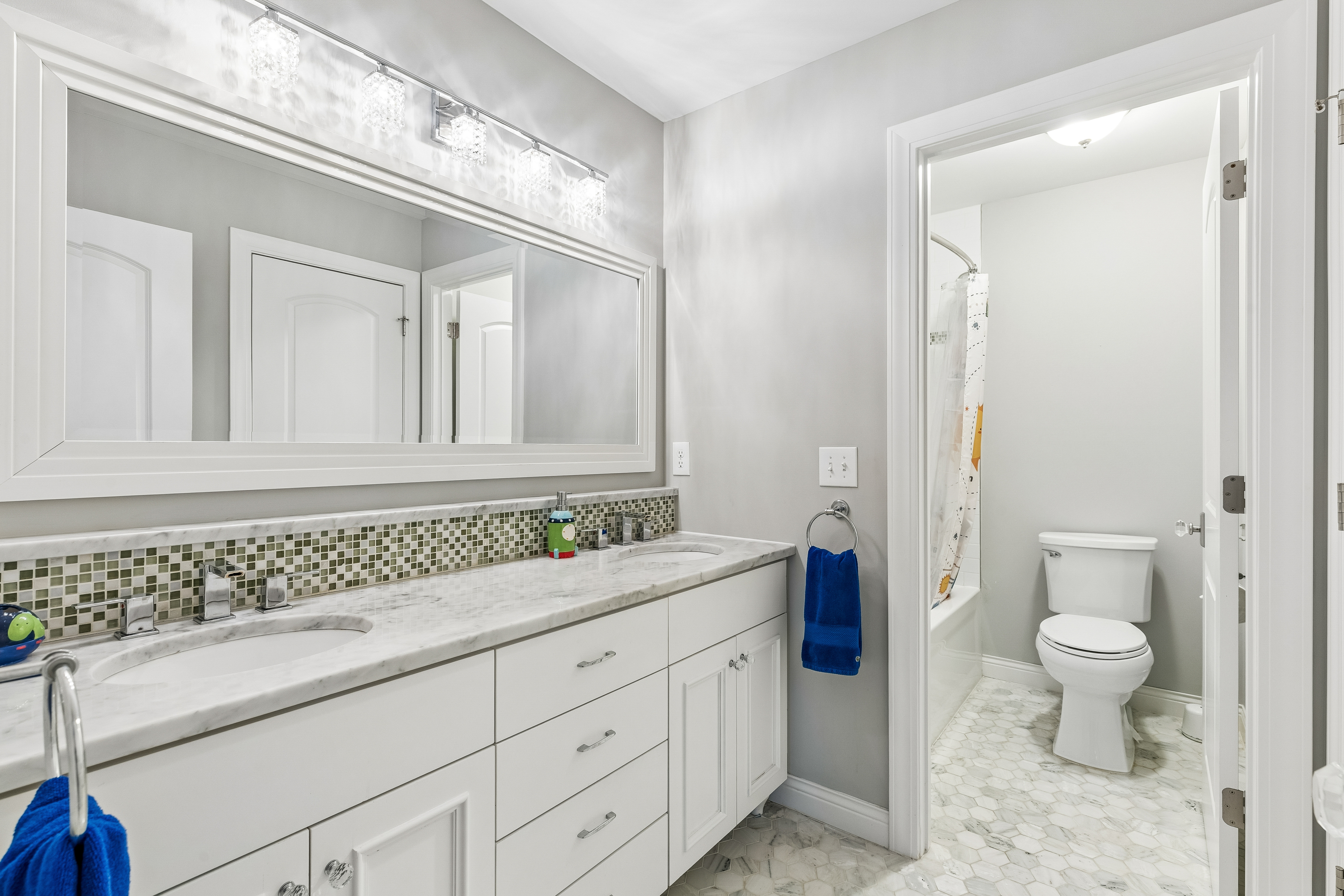  Elegant Living in Edina’s Yancey Park - 物件實景