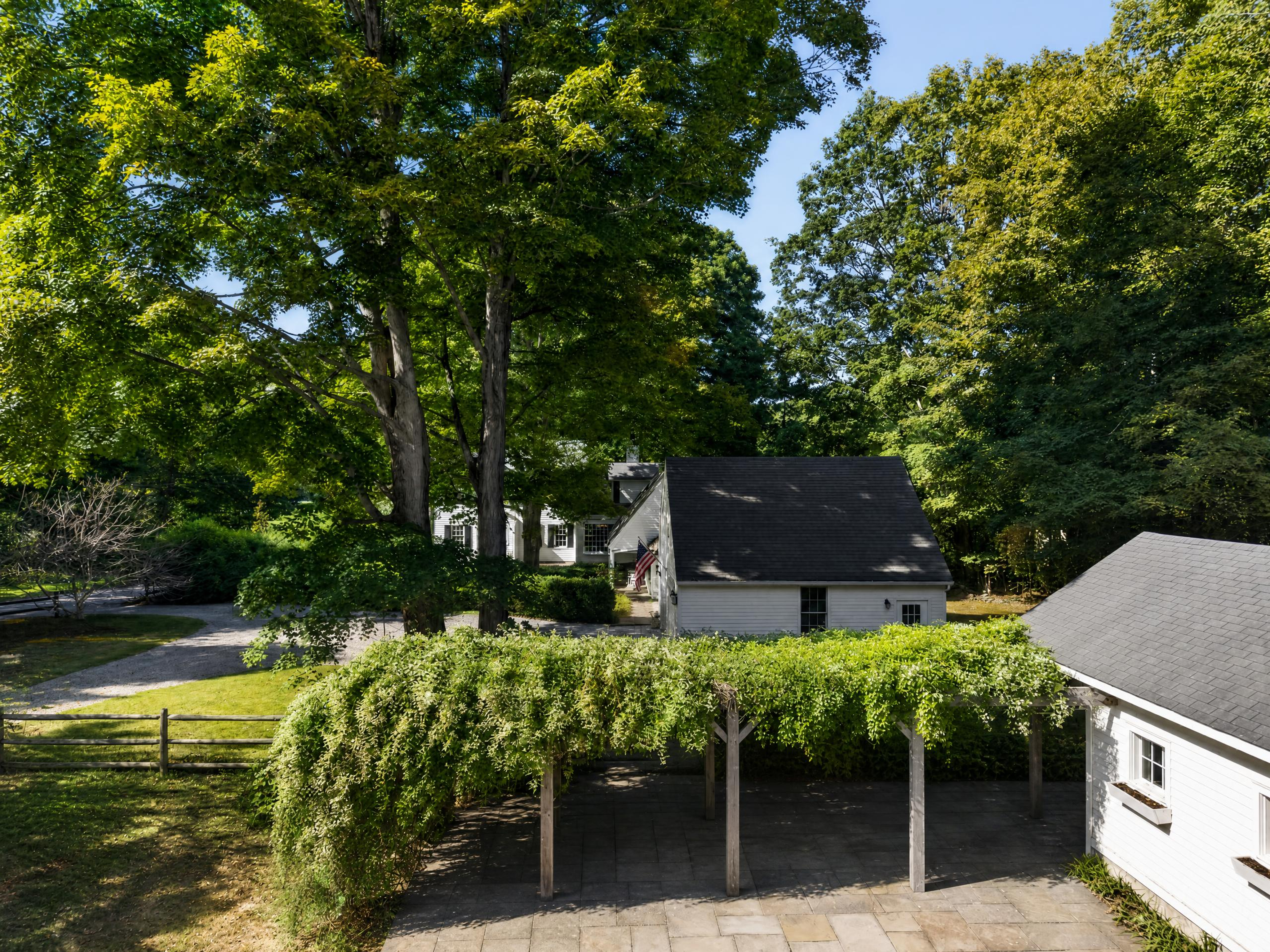  elegant and update historic colonial on 1.4 acres - 物件實景