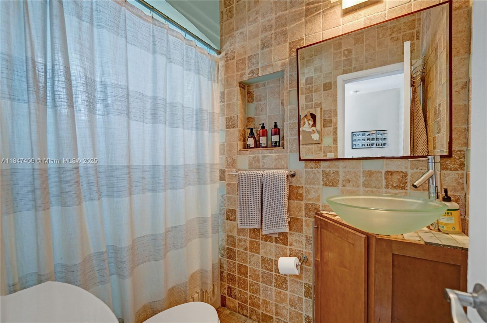 Fort Lauderdale, Florida, 33304, United States, 3 Bedrooms Bedrooms, ,2 BathroomsBathrooms,Residential,For Sale,1901342