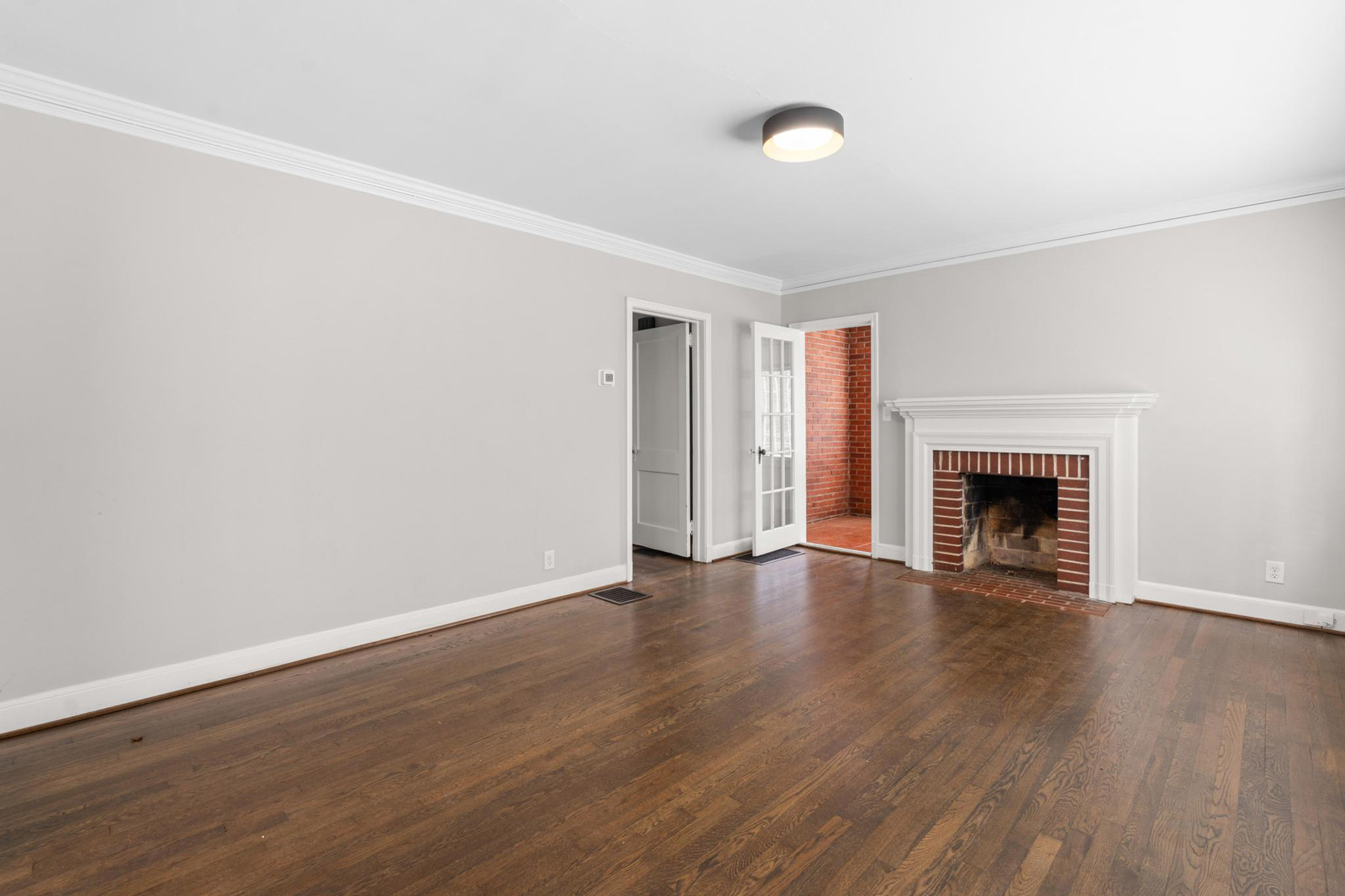  Move-in Ready Four Bedroom Home Offers Intown Convenience - 物件實景