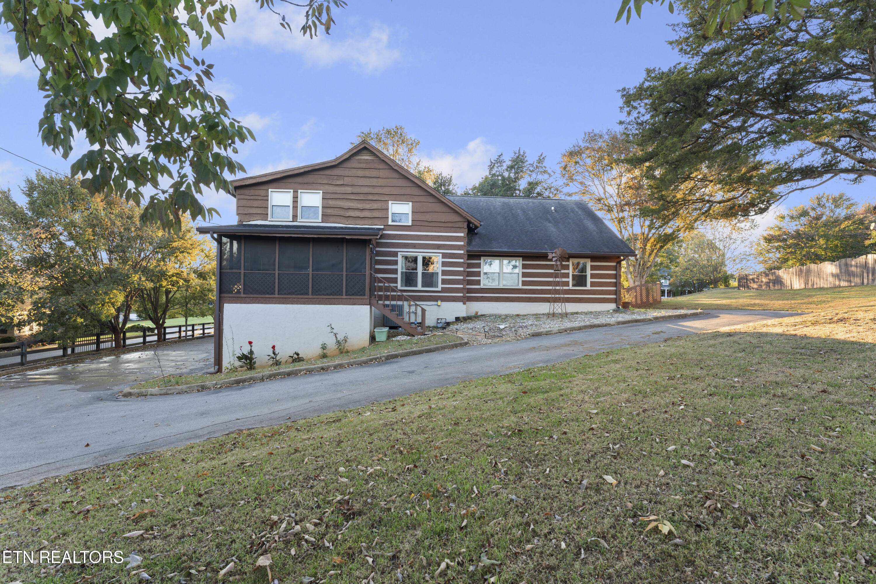 Knoxville, Tennessee, 37922, United States, 4 Bedrooms Bedrooms, ,4 BathroomsBathrooms,Residential,For Sale,1977894