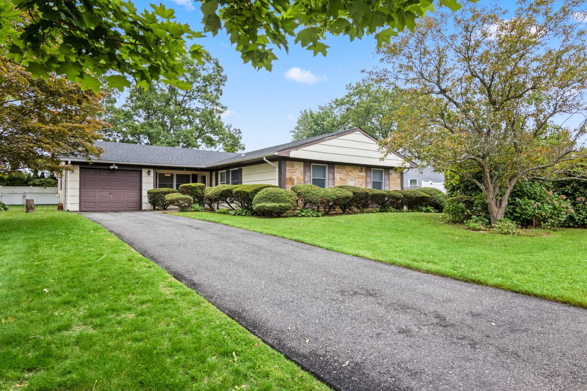 South Setauket, New York, 11720, United States, 3 Bedrooms Bedrooms, ,2 BathroomsBathrooms,Residential,For Sale,1865842