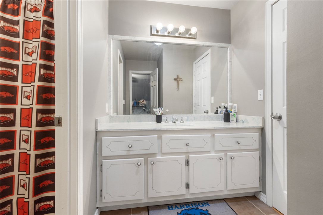 Harrison, Arkansas, 72601, United States, 5 Bedrooms Bedrooms, ,4 BathroomsBathrooms,Residential,For Sale,1934554