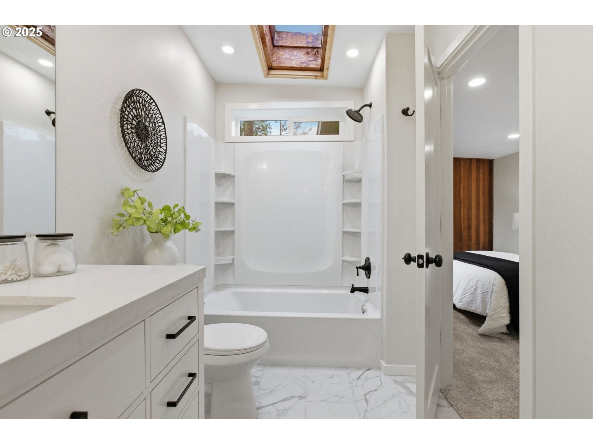 PleasantHill, Oregon, 97455, United States, 5 Bedrooms Bedrooms, ,3 BathroomsBathrooms,Residential,For Sale,1994708