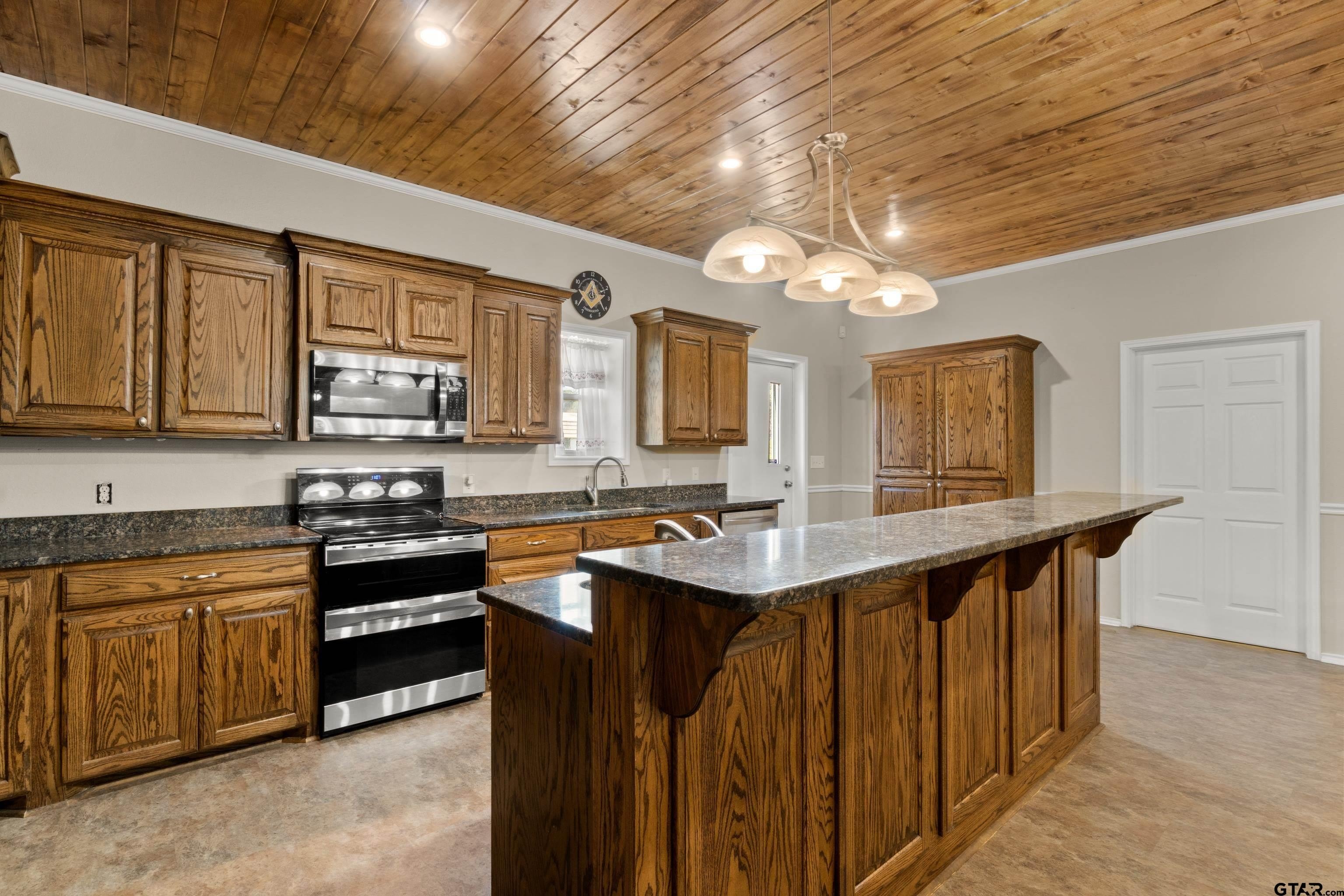 Pittsburg, Texas, 75686, United States, 5 Bedrooms Bedrooms, ,2 BathroomsBathrooms,Residential,For Sale,1998709