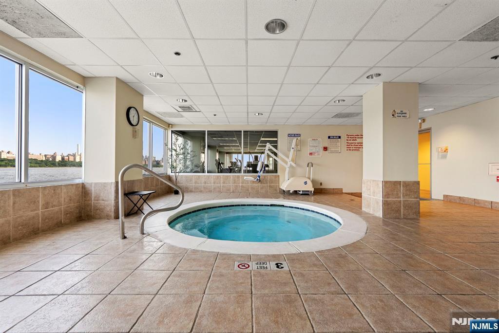 Edgewater, New Jersey, 07020, United States, 2 Bedrooms Bedrooms, ,2 BathroomsBathrooms,Residential,For Sale,1934539