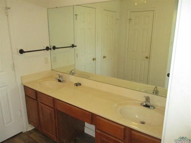 Henderson, Texas, 75654, United States, 3 Bedrooms Bedrooms, ,2 BathroomsBathrooms,Residential,For Sale,1940968