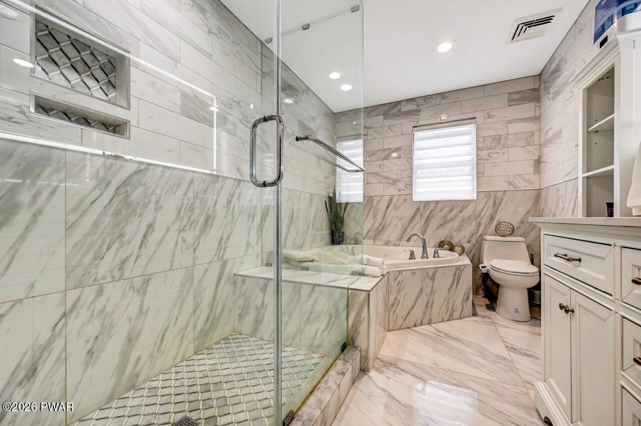 Milford, Pennsylvania, 18337, United States, 3 Bedrooms Bedrooms, ,3 BathroomsBathrooms,Residential,For Sale,2011309