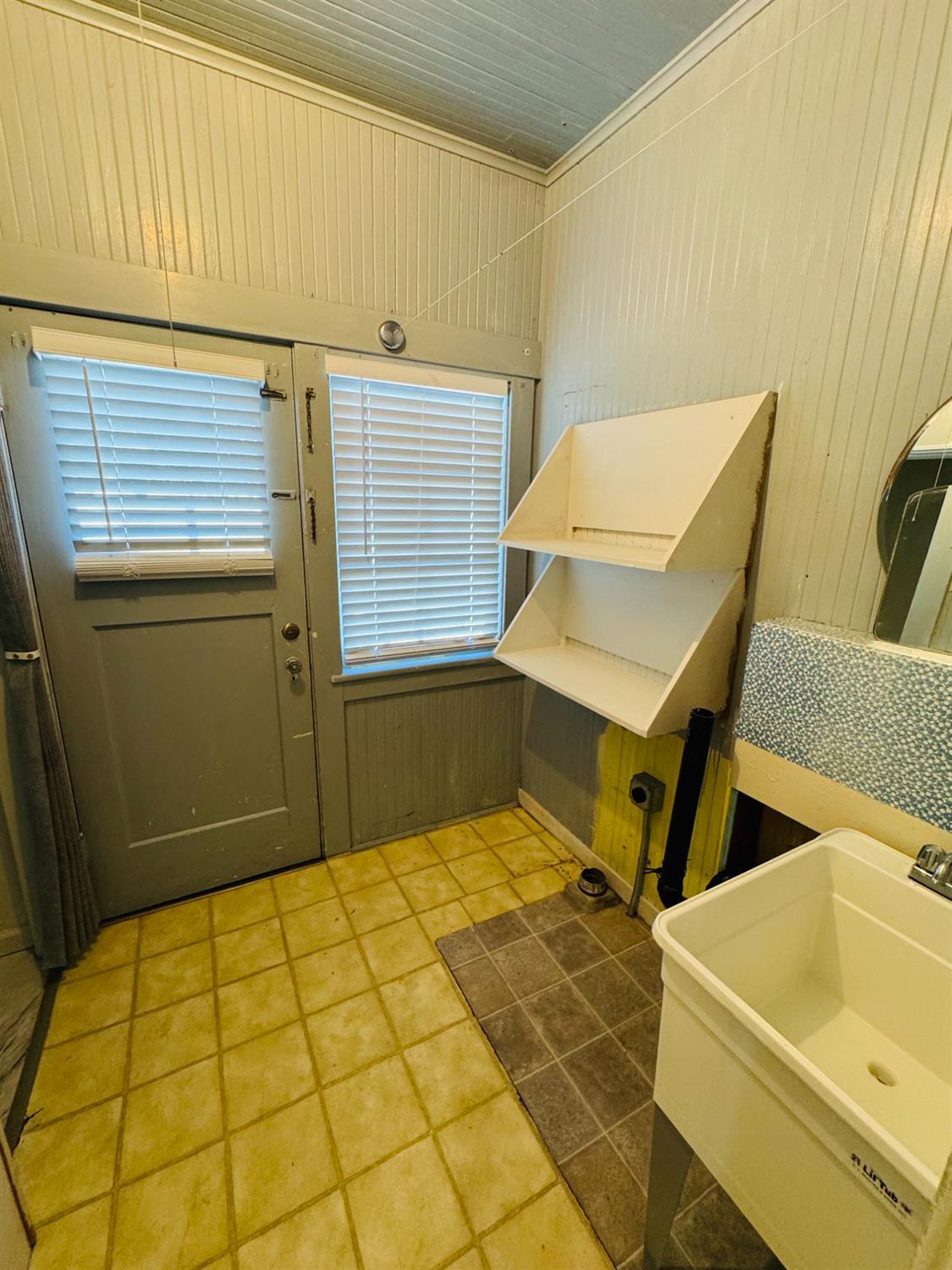 Santa Cruz, California, 95060, United States, 3 Bedrooms Bedrooms, ,2 BathroomsBathrooms,Residential,For Sale,2001181