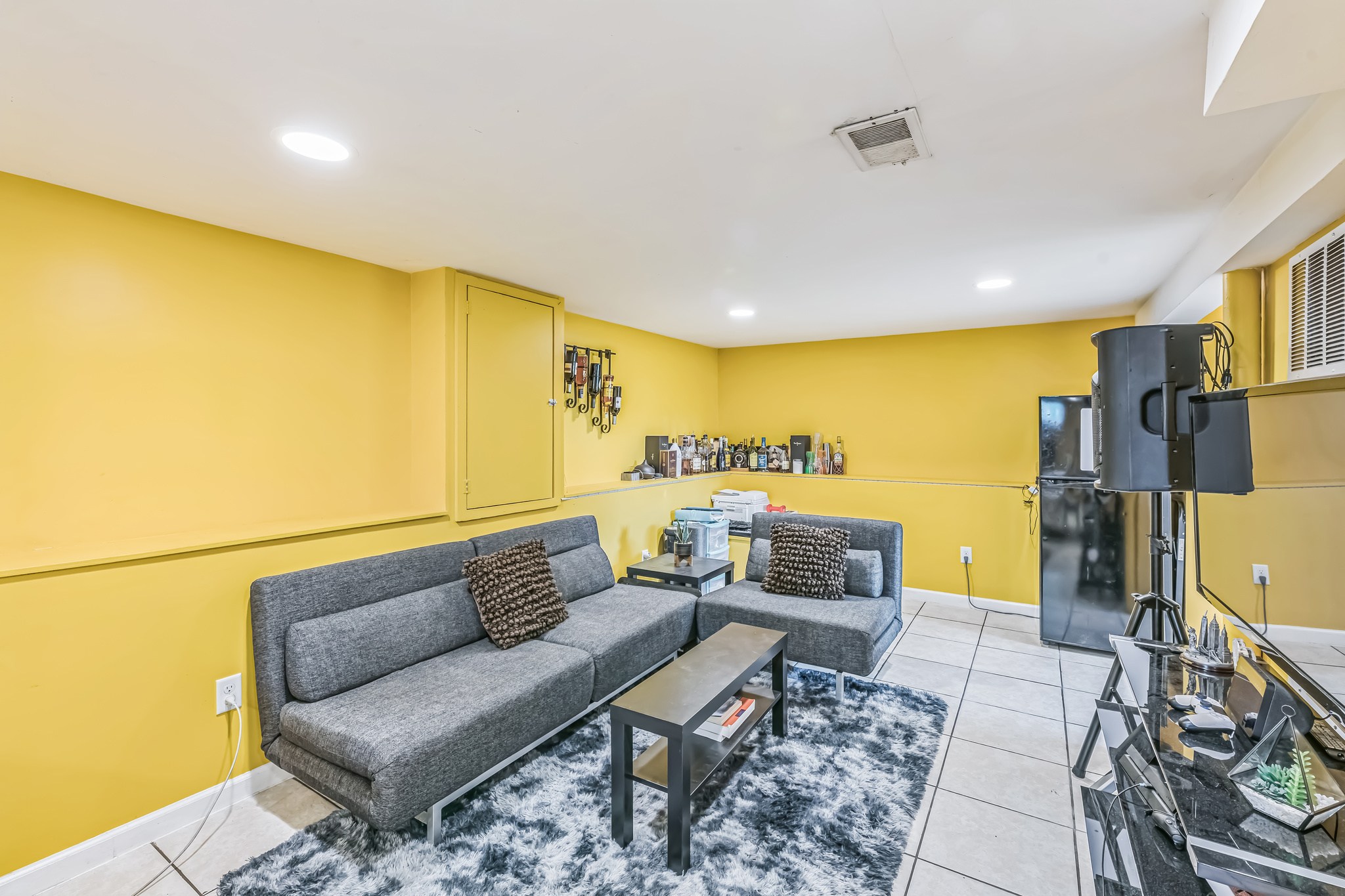 Elmwood Park, New Jersey, 07407, United States, 4 Bedrooms Bedrooms, ,3 BathroomsBathrooms,Residential,For Sale,1921760