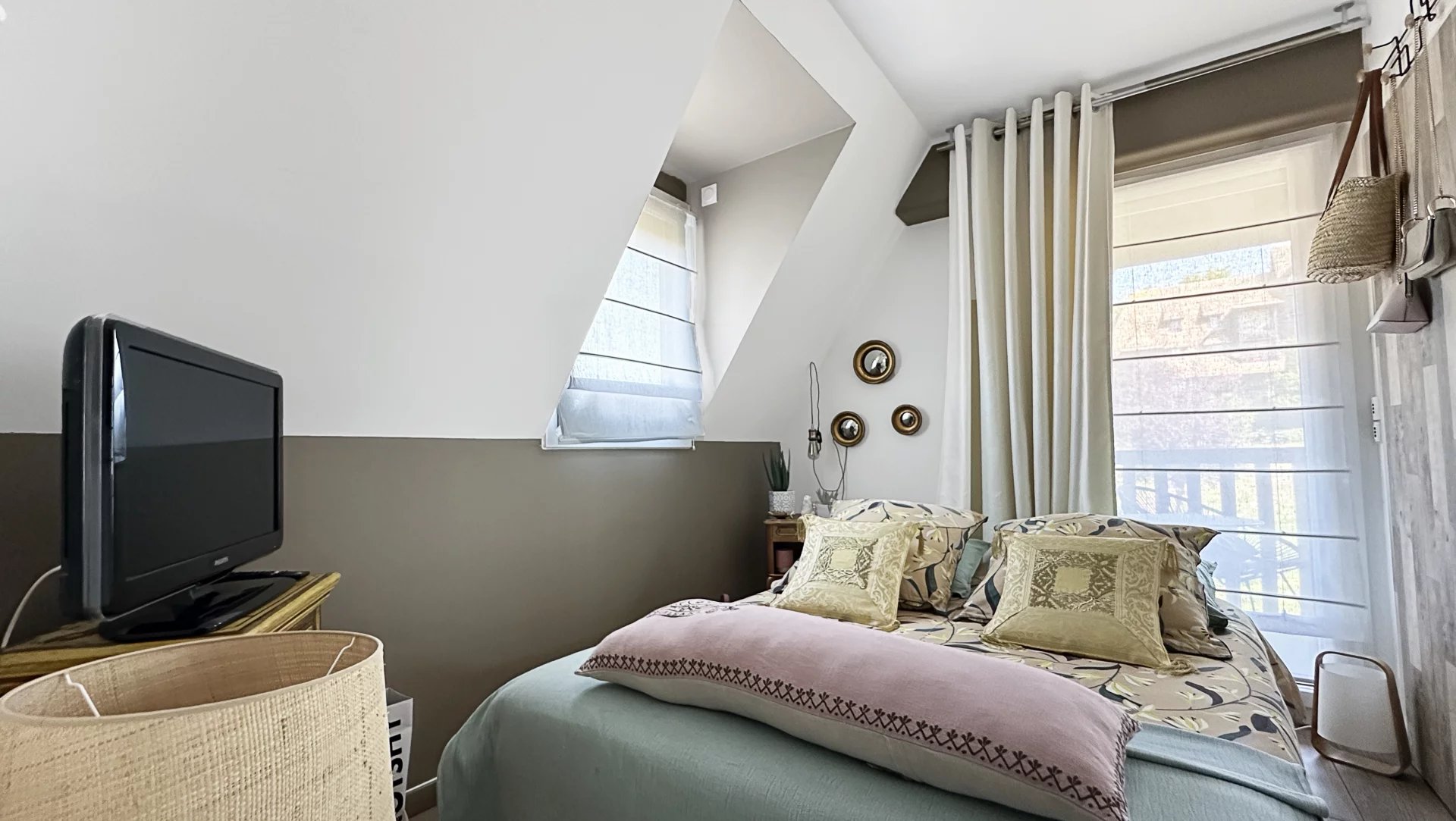 Deauville, Normandy, 14800, FR, 2 Bedrooms Bedrooms, ,4 BathroomsBathrooms,Residential,For Sale,1885221