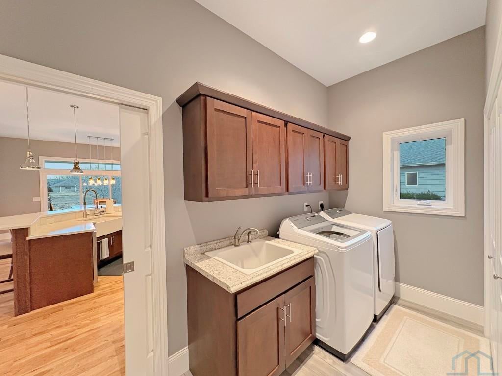 Dakota Dunes, South Dakota, 57049, United States, 5 Bedrooms Bedrooms, ,3 BathroomsBathrooms,Residential,For Sale,2012063