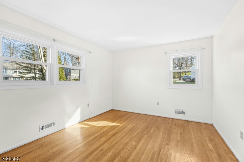 Berkeley Heights Twp., New Jersey, 07922, United States, 4 Bedrooms Bedrooms, ,2 BathroomsBathrooms,Residential,For Sale,2003400