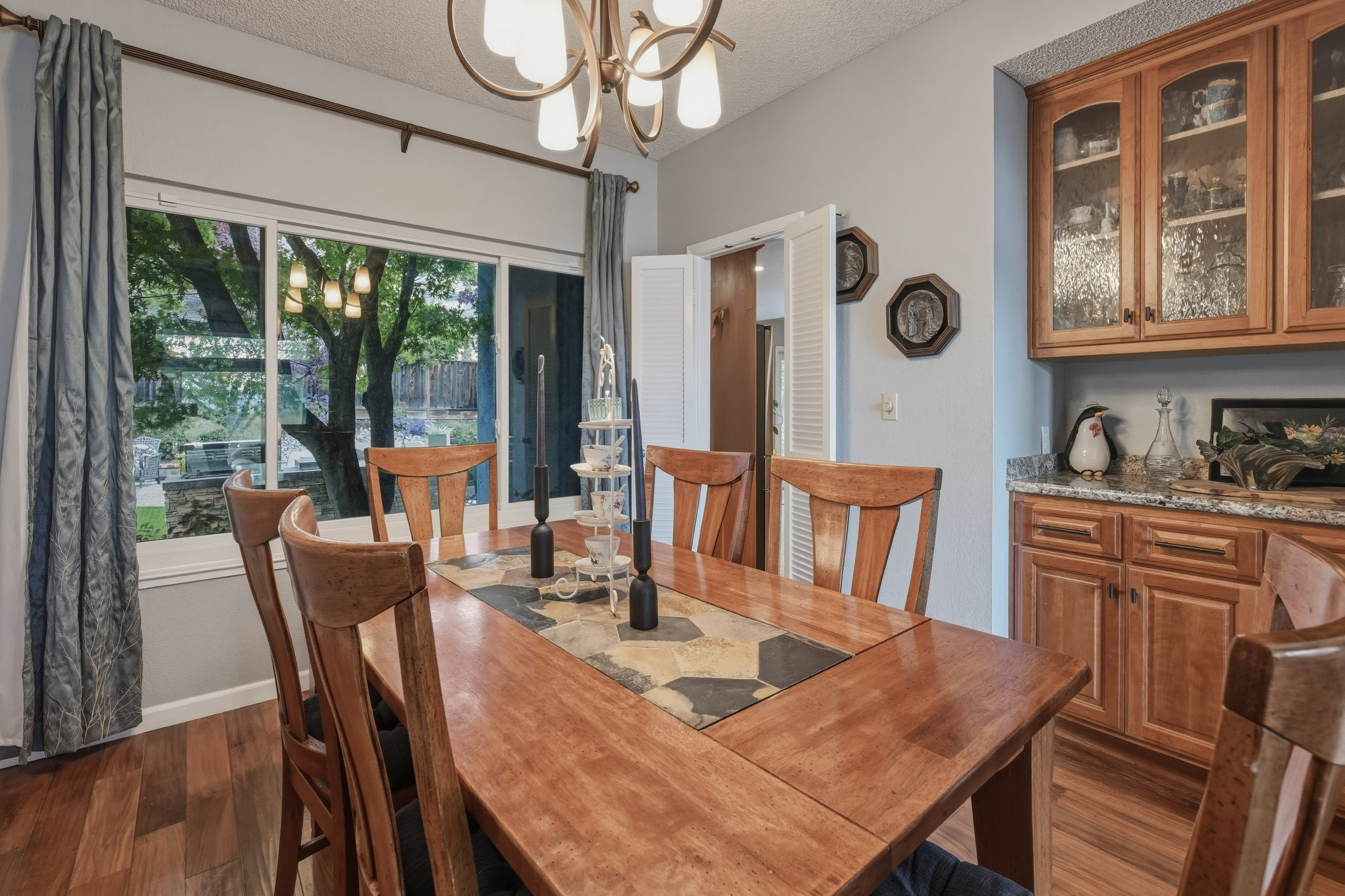  Stunningly Upgraded Home with Modern Amenities and Charm - 物件實景