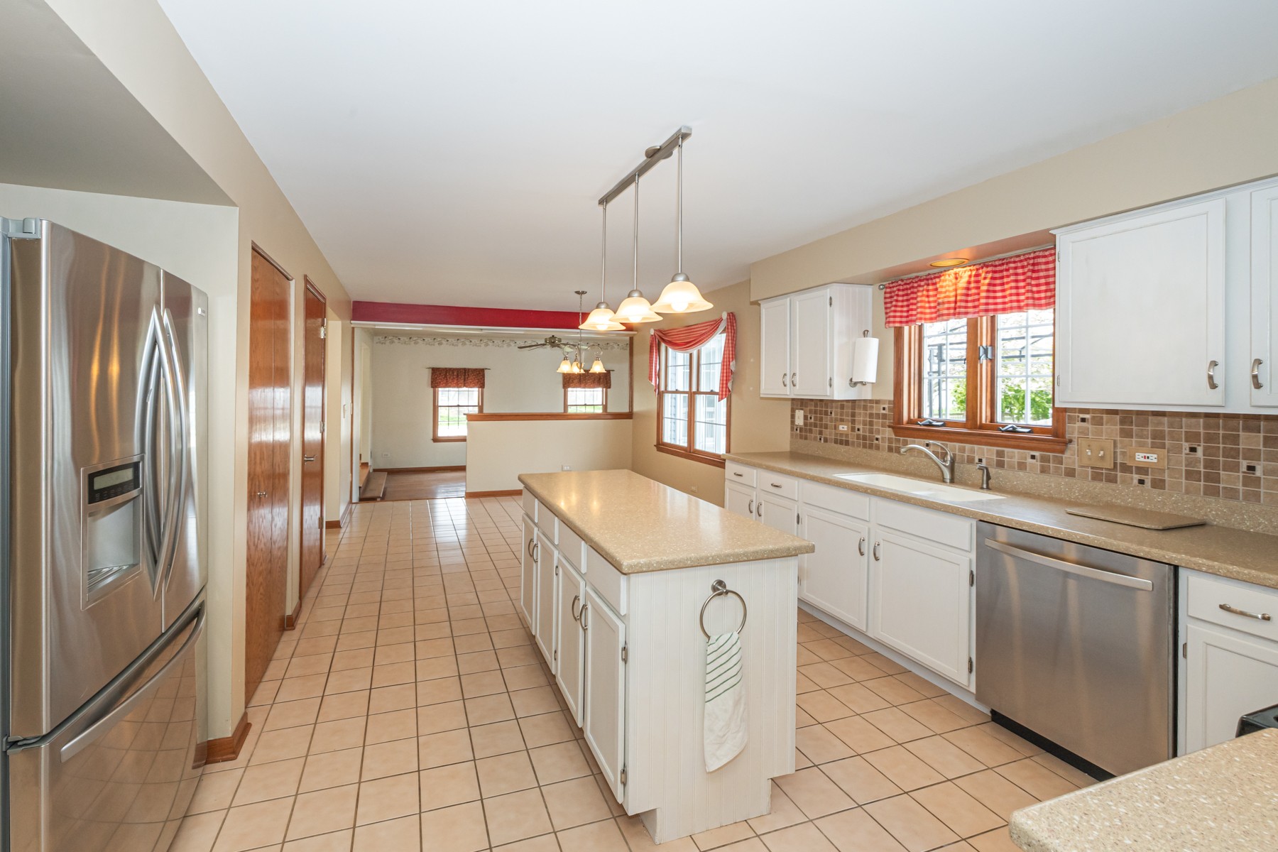  Beautifully Maintained Storybook Home - 物件實景