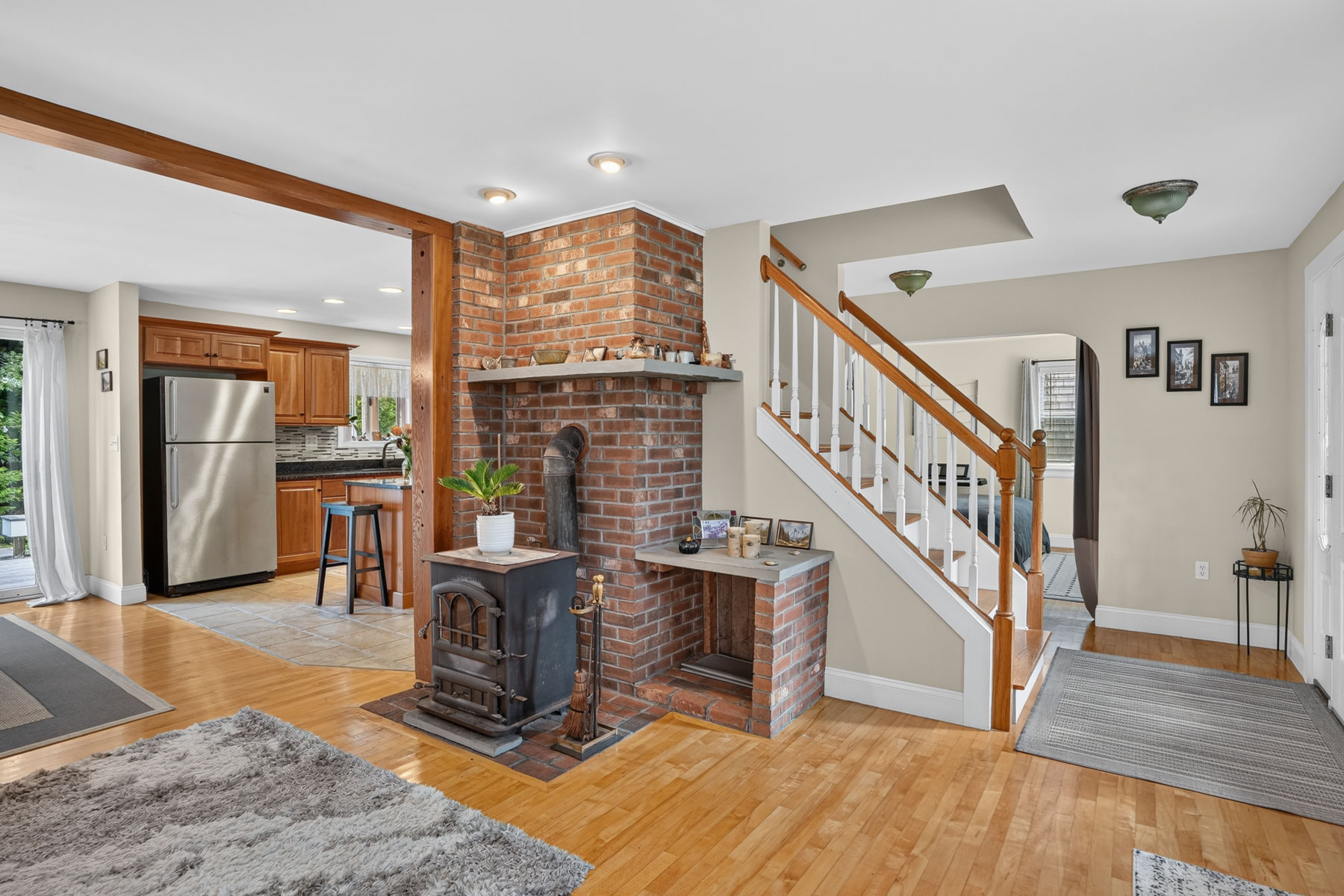  Expanded Cape-Style Home in Oak Bluffs - 物件實景