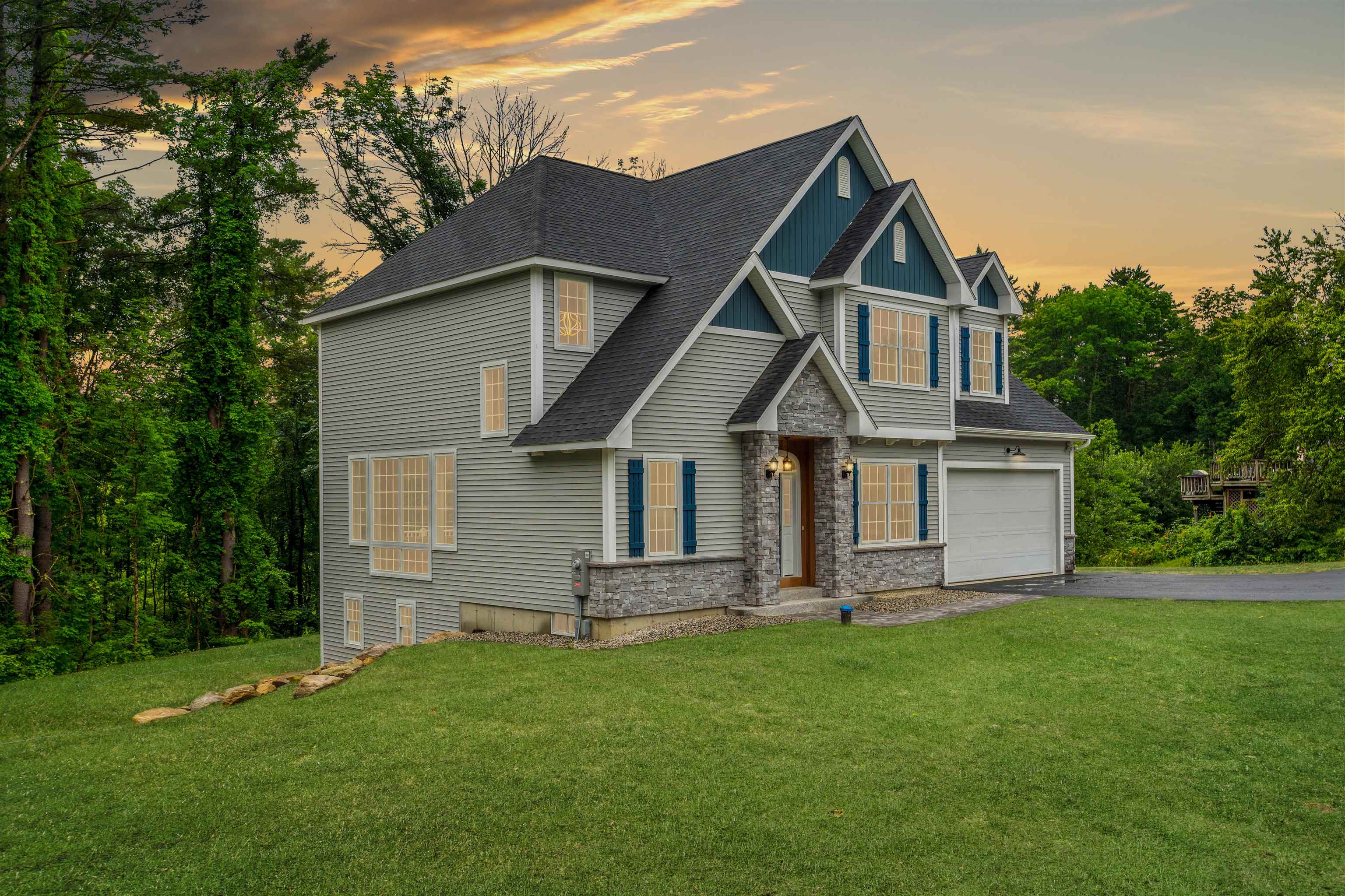 Hooksett, New Hampshire, 03106, United States, 4 Bedrooms Bedrooms, ,3 BathroomsBathrooms,Residential,For Sale,1895985
