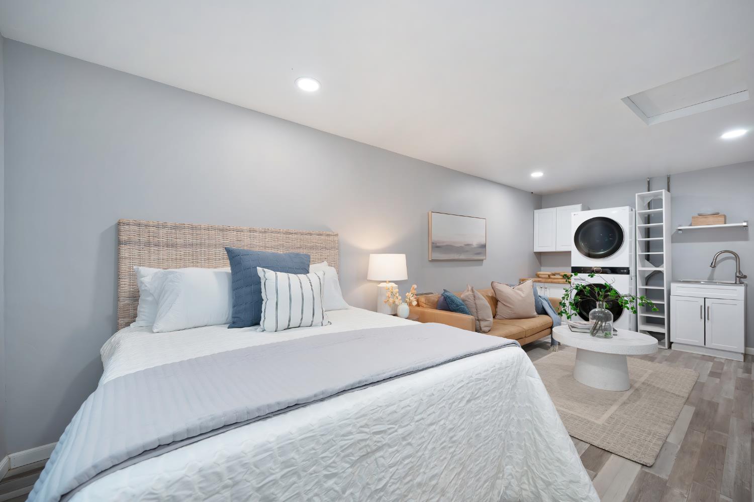 Sacramento, California, 95817, United States, 2 Bedrooms Bedrooms, ,1 BathroomBathrooms,Residential,For Sale,1991606