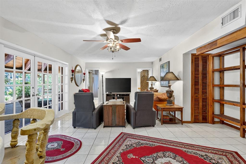 Seminole, Florida, 33776, United States, 3 Bedrooms Bedrooms, ,3 BathroomsBathrooms,Residential,For Sale,1989407