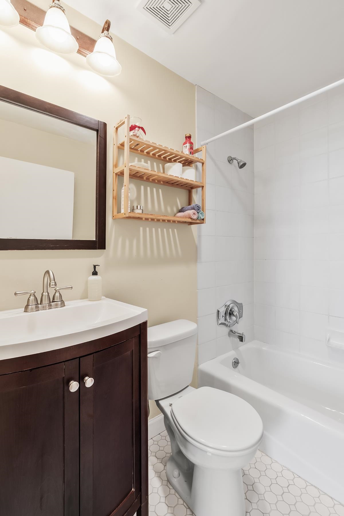 Weehawken, New Jersey, 07086, United States, 2 Bedrooms Bedrooms, ,2 BathroomsBathrooms,Residential,For Sale,1991208