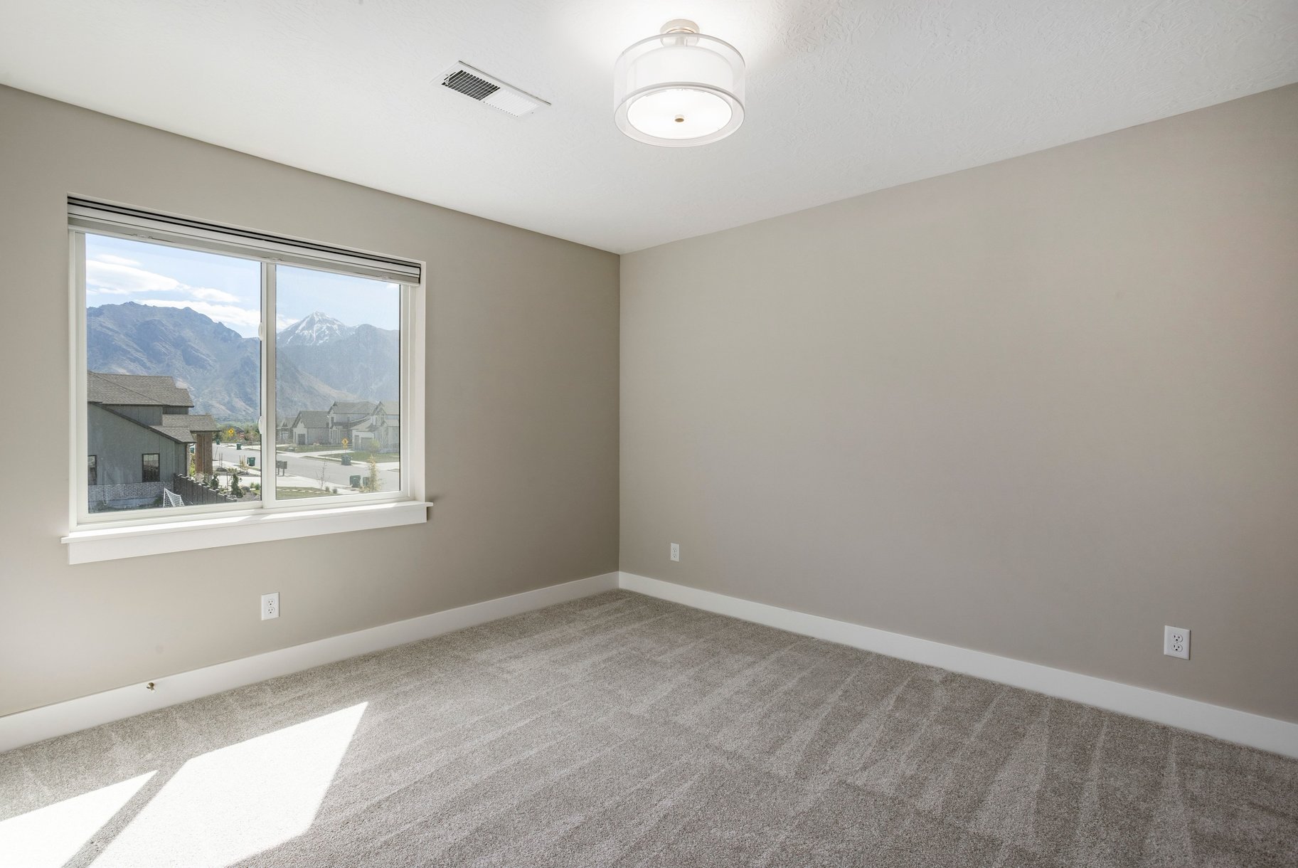  Practically Brand New Home in Highland, with Stunning Mountain Views - 物件實景