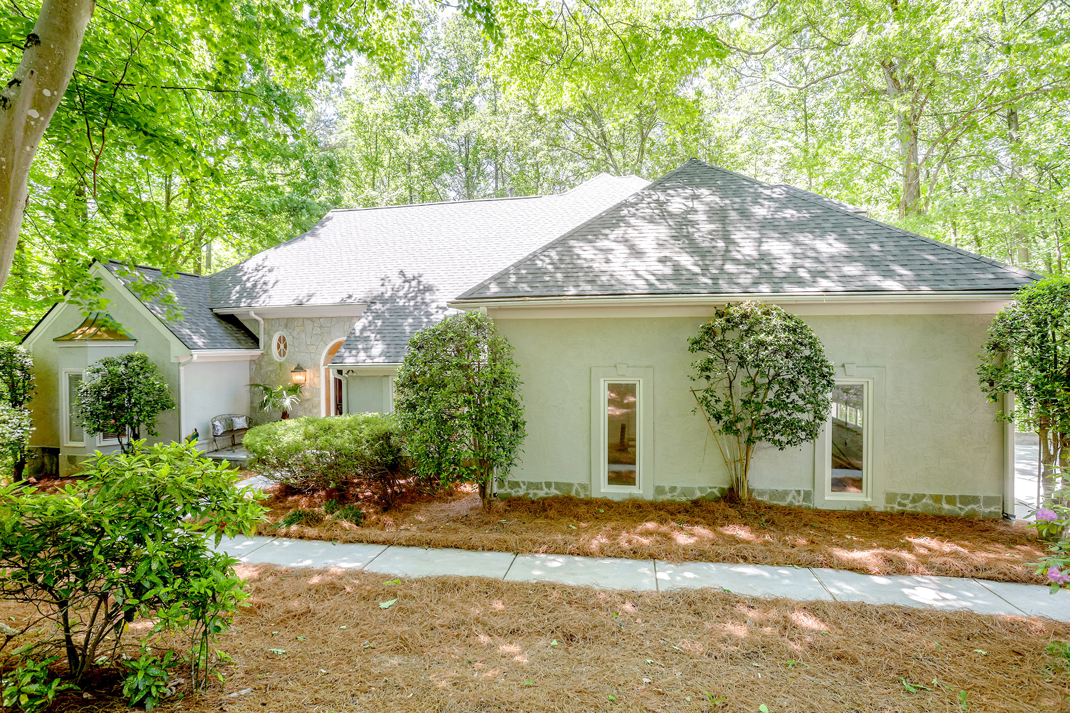  Glen Errol Gem with Daylight Basement and Expansion Potential - 物件實景