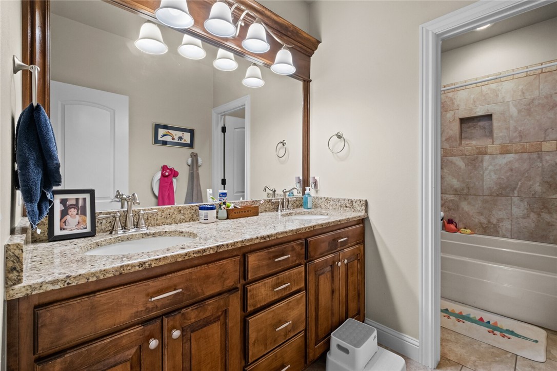 Rogers, Arkansas, 72758, United States, 5 Bedrooms Bedrooms, ,4 BathroomsBathrooms,Residential,For Sale,1882904