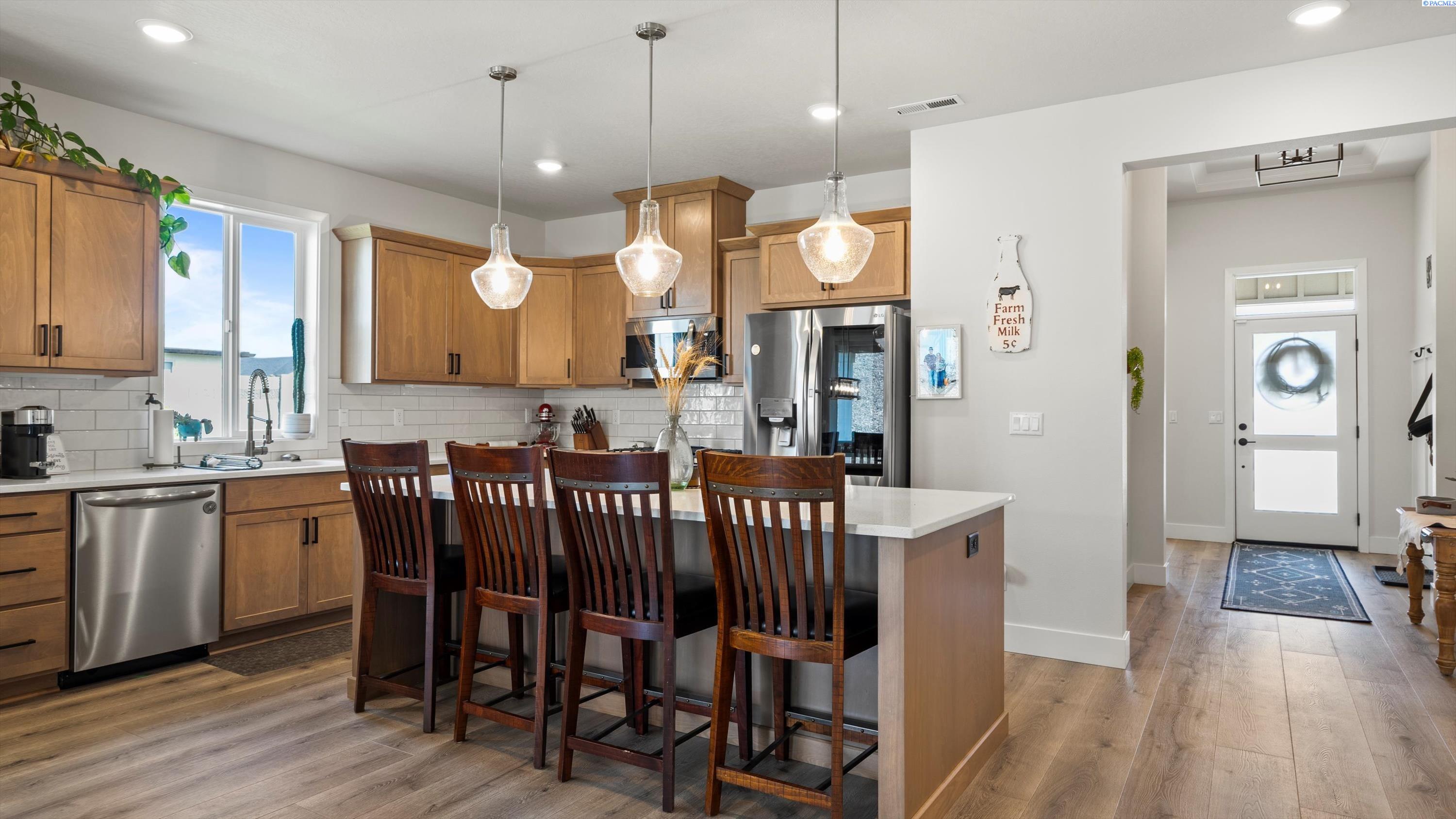 Kennewick, Washington, 99336, United States, 3 Bedrooms Bedrooms, ,3 BathroomsBathrooms,Residential,For Sale,1819962