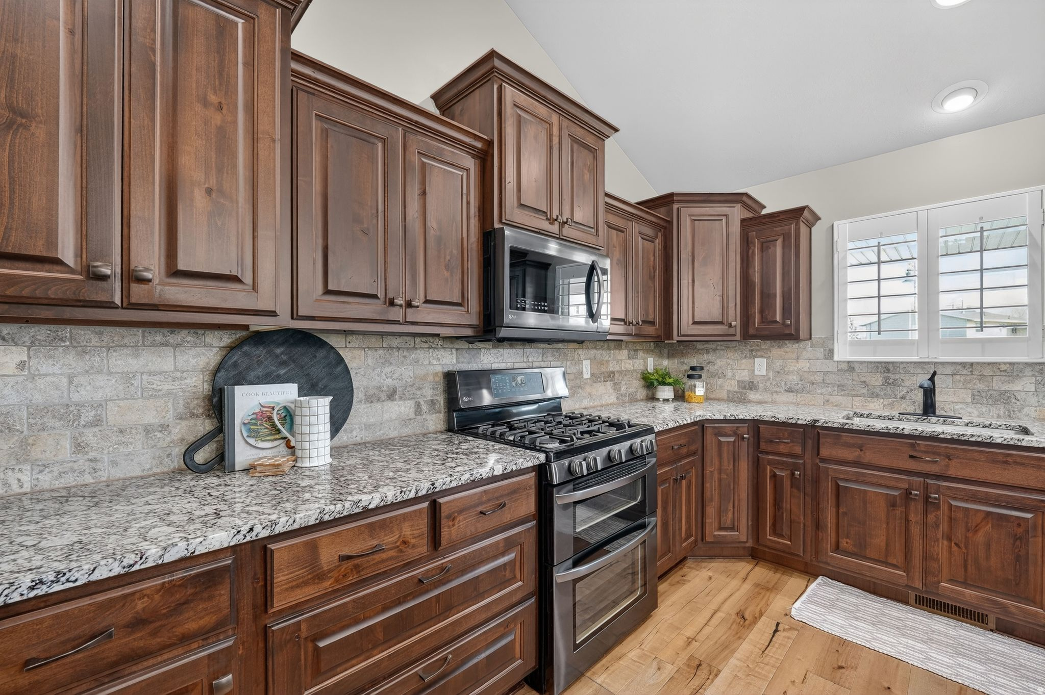 Syracuse, Utah, 84075, United States, 5 Bedrooms Bedrooms, ,3 BathroomsBathrooms,Residential,For Sale,2003414