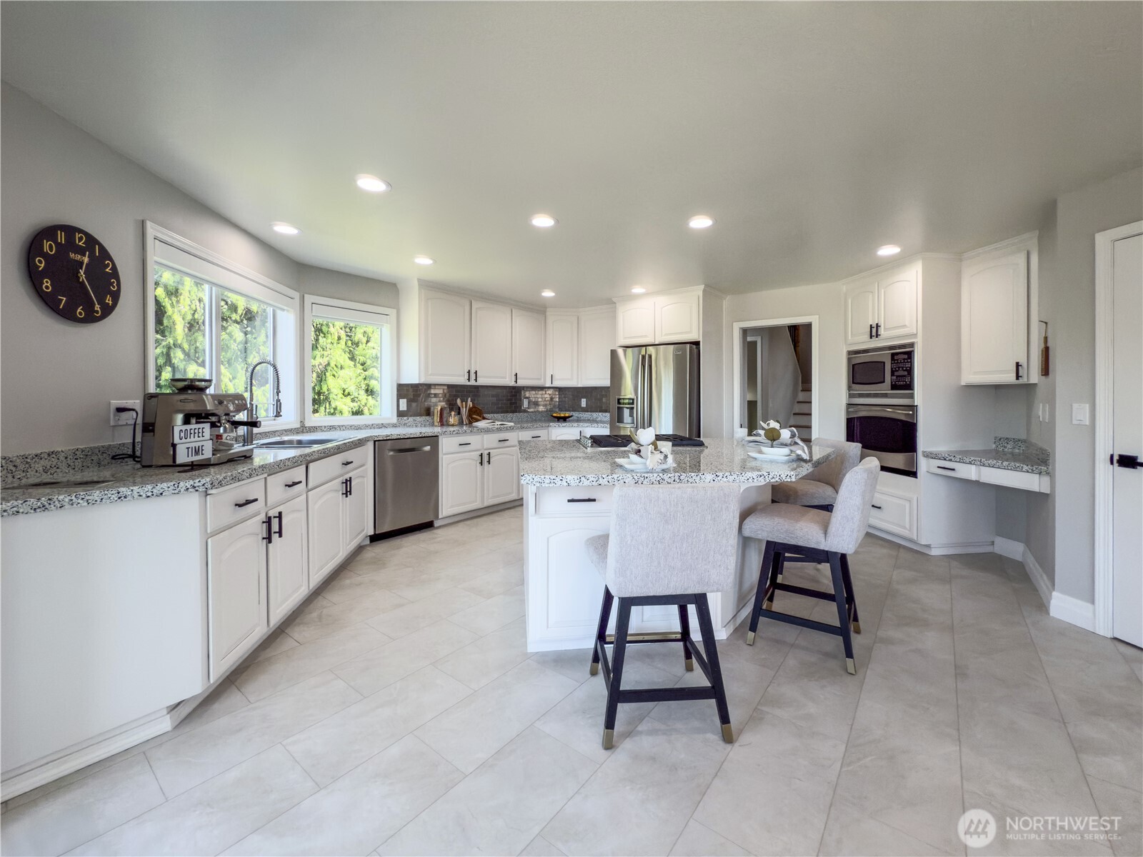 Everett, Washington, 98203, United States, 4 Bedrooms Bedrooms, ,4 BathroomsBathrooms,Residential,For Sale,1979840