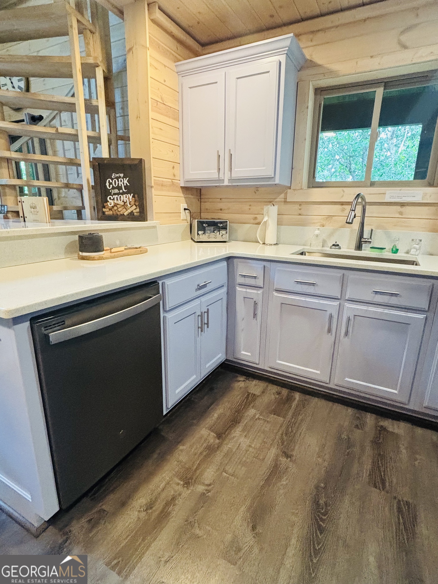 Cleveland, Georgia, 30528, United States, 1 Bedroom Bedrooms, ,1 BathroomBathrooms,Residential,For Sale,1864769